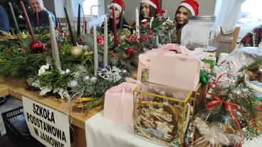 „Z tradycją i ze smakiem” w Ostrówku. Stoiska odwiedziły dziesiątki mieszkańców regionu